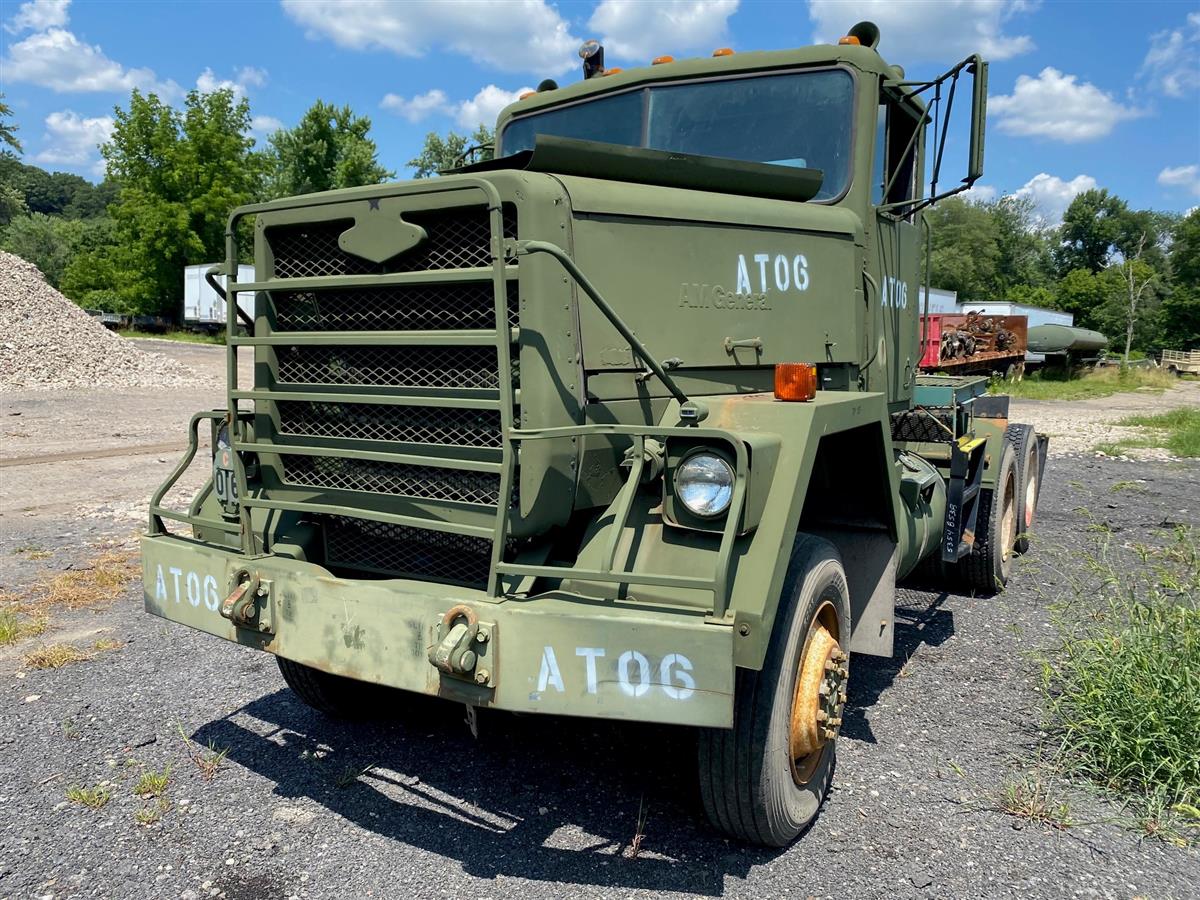 M916 Medium Equipment Transport 6 x 6 5th Wheel Tractor